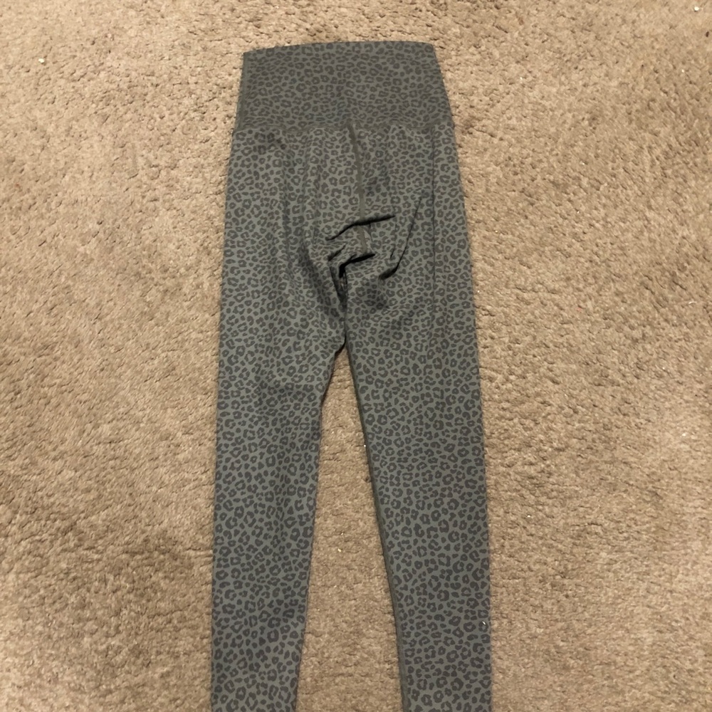 High-Waisted GreenLeopard Print Leggings Size Small Great conditions - Picture 4 of 5